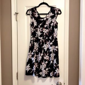 Flowy spring dress w/cute back accent